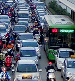 Hà Nội sẽ cấm xe máy trên đường Lê Văn Lương, Nguyễn Trãi?